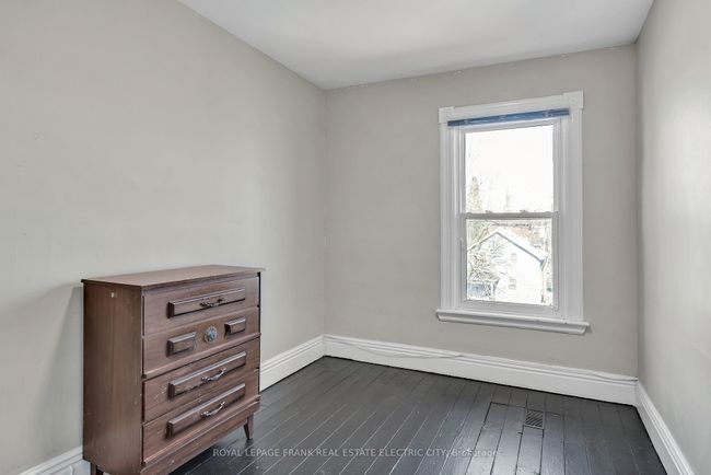 617 Aylmer St N, House other with 3 bedrooms, 2 bathrooms and 2 parking in Peterborough ON | Image 27