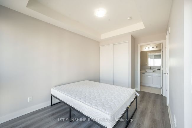 PH3 - 150 Main St W, Condo with 2 bedrooms, 2 bathrooms and null parking in Hamilton ON | Image 4