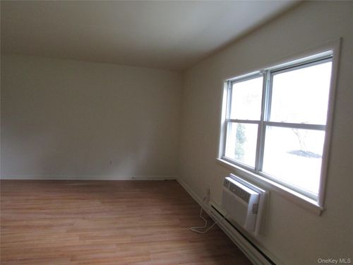 apt-j-9 White Gate Dr, Wappingers Falls, NY, 12590-5076 | Card Image