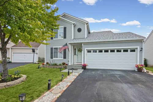2253 N Stonehedge Ct, Round Lake Beach, IL, 60073-4882 | Card Image