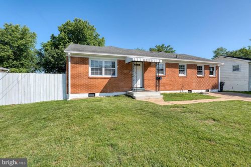 9444 Lafayette Ave, MANASSAS, VA, 20109-3341 | Card Image