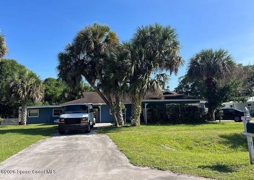 8206 Lakeland Blvd, Fort Pierce, FL, 34951-1341 | Card Image