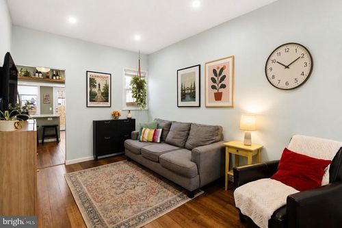 880 N Myrtlewood St, PHILADELPHIA, PA, 19130-1128 | Card Image