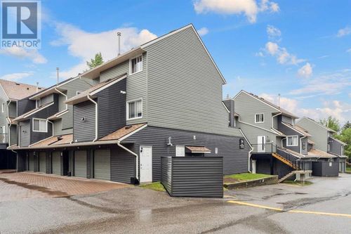 34 Glamis Green Sw, Calgary, AB, T3E6V1 | Card Image