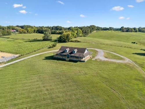 2118 Castelow Rd, Greenbrier, TN, 37073-5105 | Card Image