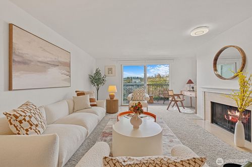 apt-104-2253 Gilman Dr W, Seattle, WA, 98119-2405 | Card Image