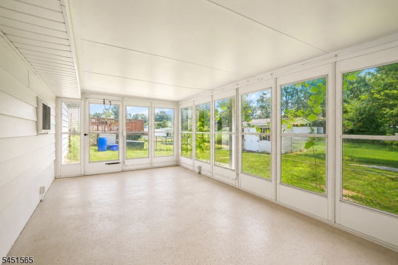 Residential Lease in Edison Twp. 2