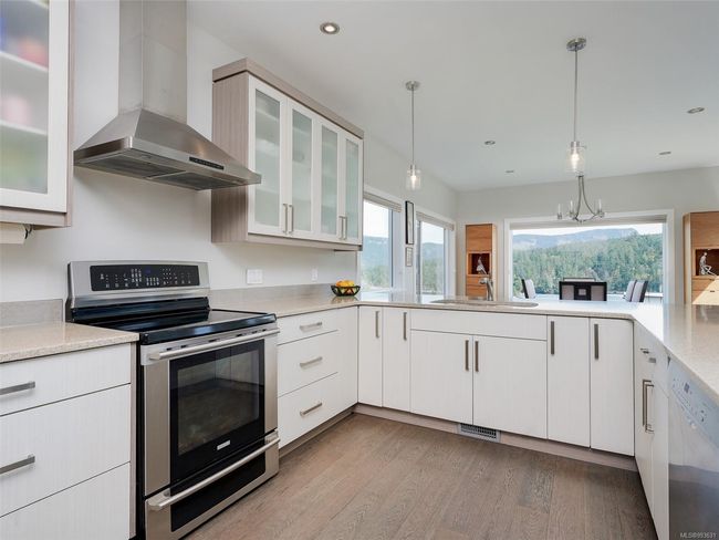 Storage and counter space! | Image 5