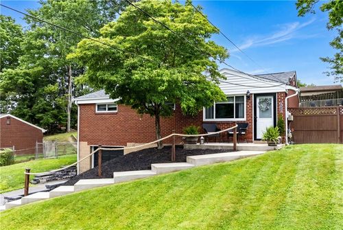3513 W Stag Dr, Gibsonia, PA, 15044-7903 | Card Image