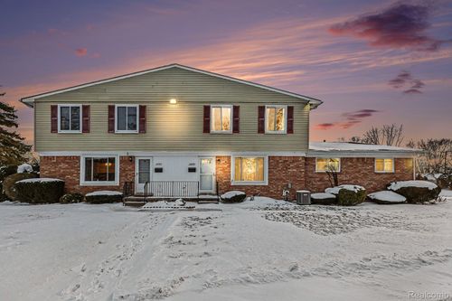 24570 Quad Park Ln, Clinton Township, MI, 48035-3024 | Card Image