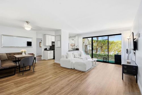 1m-8324 Regents Rd, San Diego, CA, 92122-1329 | Card Image