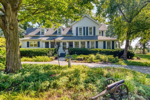 39W856 Mcdonald Rd, Campton Hills, IL, 60124-8601 | Card Image