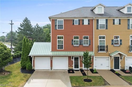 9 Grandview Dr, Rocky River, OH, 44116-2376 | Card Image