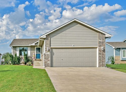 2103 W Schoolhouse St, Haysville, KS, 67060-5511 | Card Image