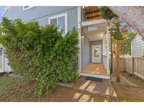 1744 Ne 13th St, Lincoln City, OR, 97367-3523 | Card Image