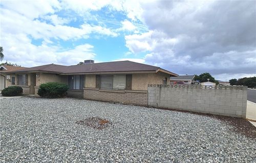 2955 Carl Dr, Hemet, CA, 92545-3640 | Card Image