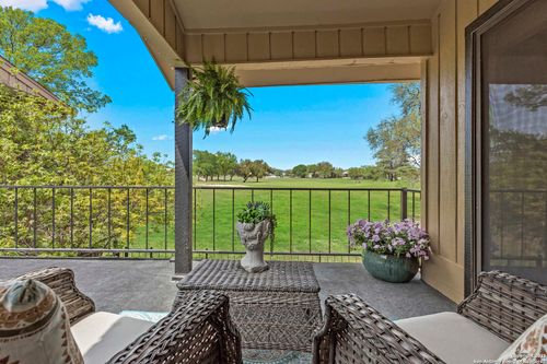 636 Oakland Hills Ln, Kerrville, TX, 78028-6425 | Card Image
