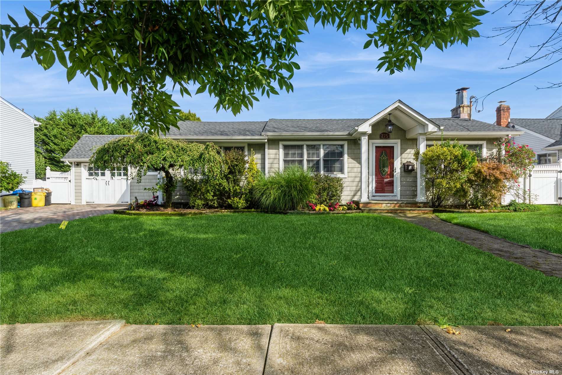 End Ave, Massapequa, NY 11758