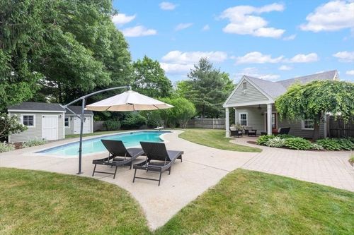 72 Scotland St, Hingham, MA, 02043-3935 | Card Image