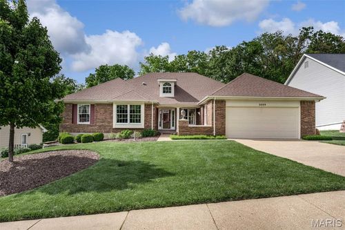 2359 Fairoyal Dr, Saint Louis, MO, 63131-1923 | Card Image