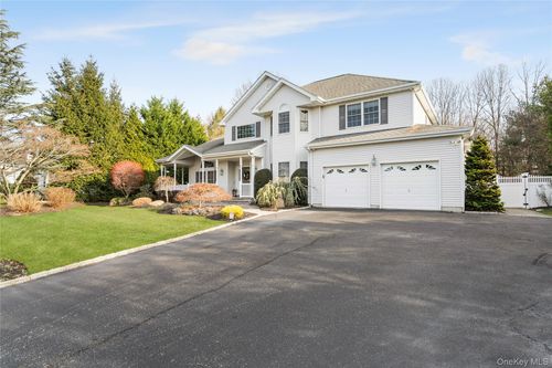 7 Park View Ln, Lake Grove, NY, 11755-1853 | Card Image