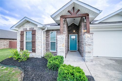 825 Nw 64th Ave, Bentonville, AR, 72713-3138 | Card Image