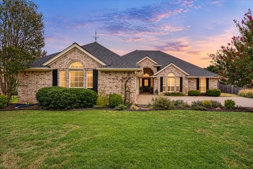313 Casas Del Norte St, Granbury, TX, 76049-1405 | Card Image