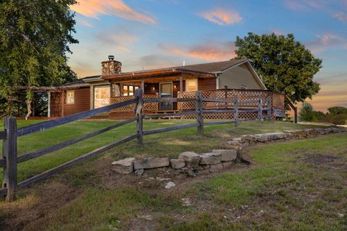 2100 25th Rd, Sterling, KS, 67579-8814 | Card Image