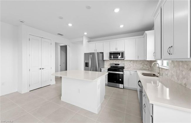 12662 Pyrite Ct, Condo with 2 bedrooms, 2 bathrooms and 2 parking in Alva FL | Image 10