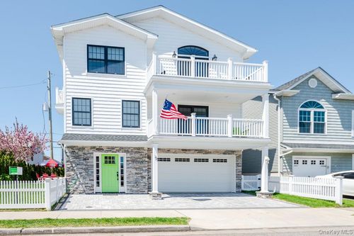 75 Curley St, Long Beach, NY, 11561-2711 | Card Image