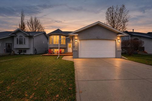 31 Heenan Cres, Sylvan Lake, AB, T4S1Z8 | Card Image