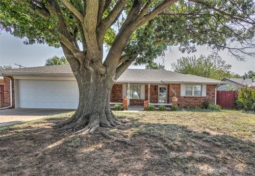 1302 N 21st St, Duncan, OK, 73533-1636 | Card Image
