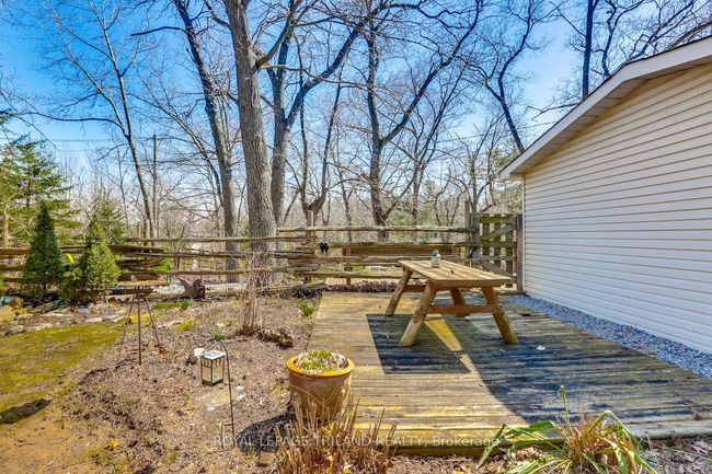 7933 Katharine Cres, House other with 2 bedrooms, 1 bathrooms and 5 parking in Port Franks ON | Image 17
