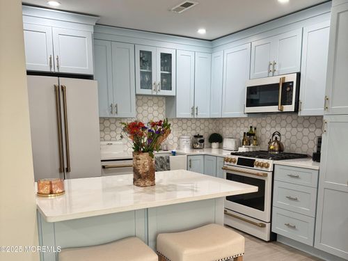 60 Privet Pl, Red Bank, NJ, 07701-6711 | Card Image