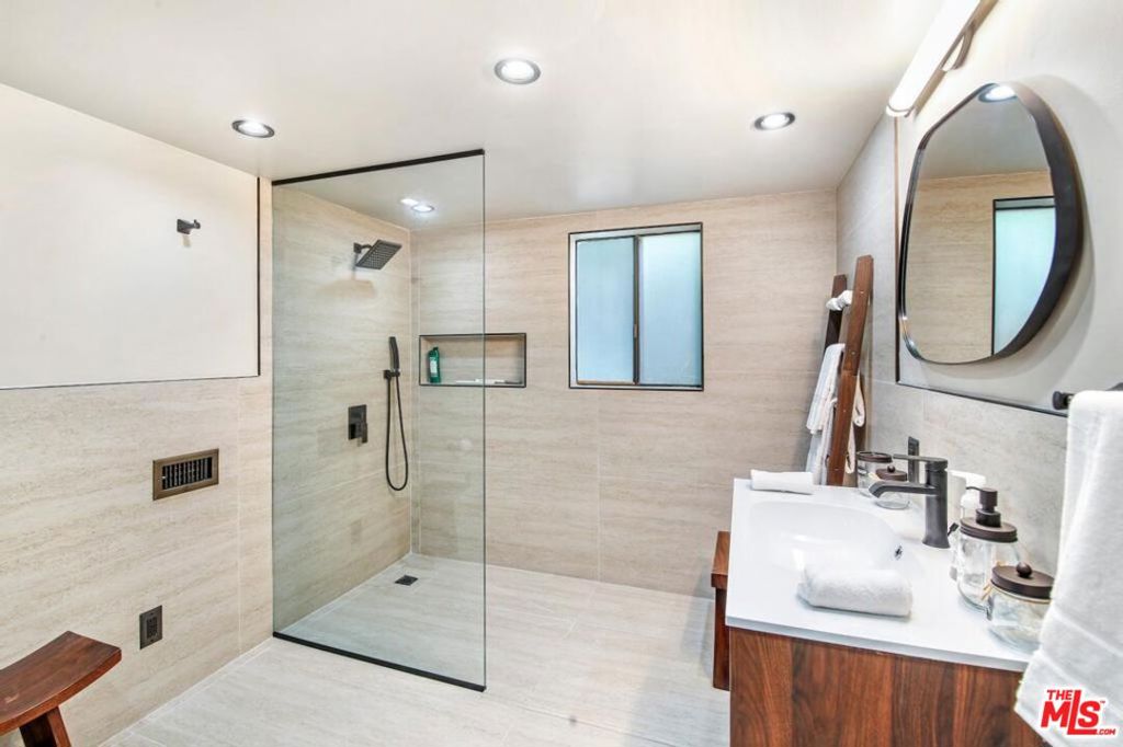 Residential Lease in Los Angeles 5
