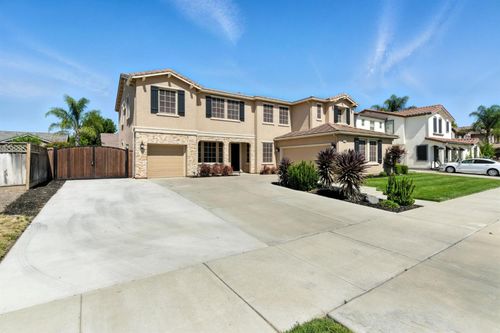 1067 Mcveigh Way, Ripon, CA, 95366 | Card Image