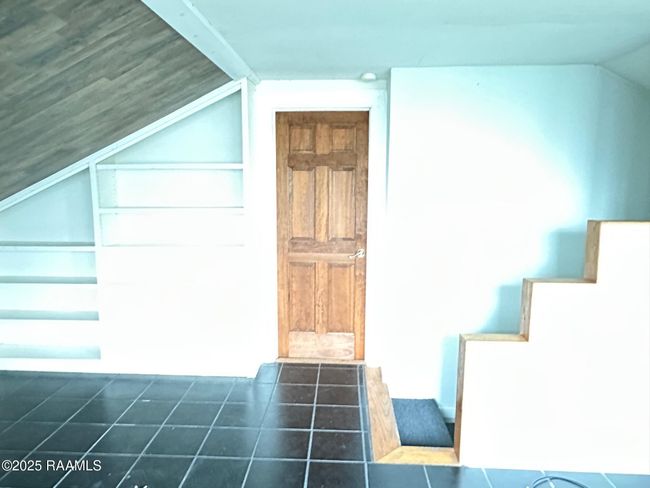 404 stair case to bonus room | Image 20