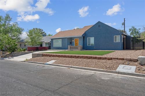 1324 Francis Ave, Las Vegas, NV, 89104-1704 | Card Image