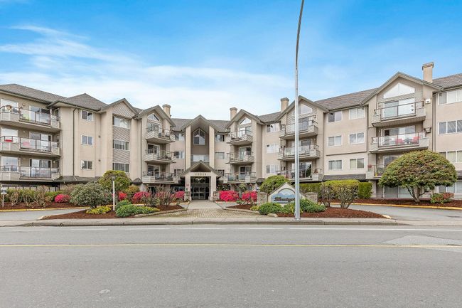 203 - 45520 Knight Road, Condo with 2 bedrooms, 2 bathrooms and 1 parking in Chilliwack BC | Image 2