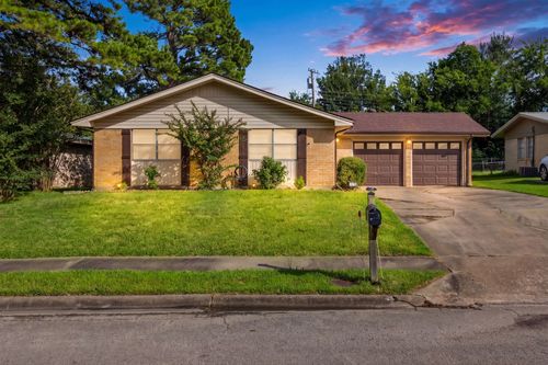 5213 Hilltop Dr, Greenville, TX, 75402-6215 | Card Image