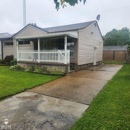 3733 Whittier Ave, Flint, MI, 48506-3133 | Card Image