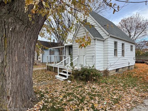 3401 Davison Rd, Flint, MI, 48506-3963 | Card Image
