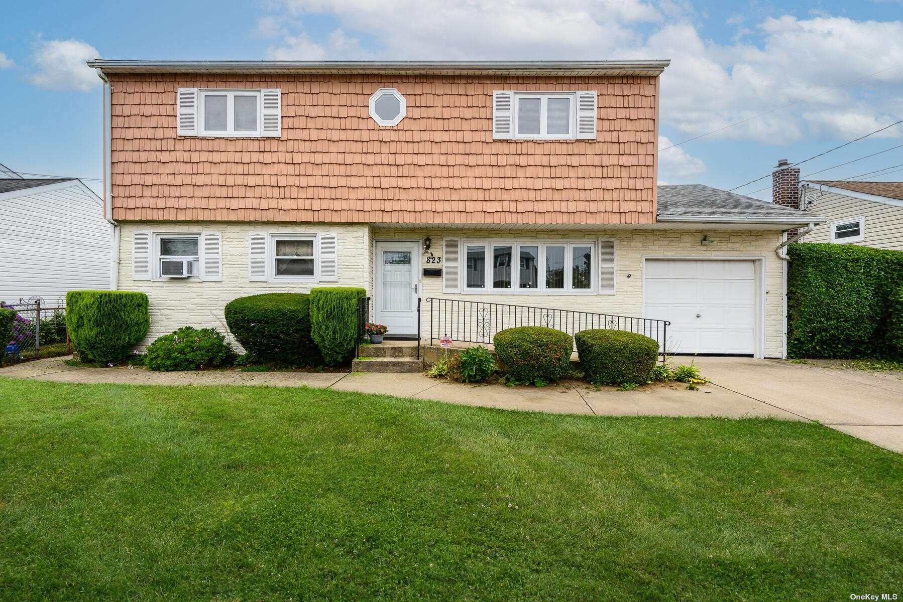 Delaware Ave, Lindenhurst, NY 11757