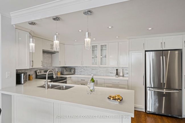 508 - 7420 Bathurst St, Condo with 3 bedrooms, 2 bathrooms and 1 parking in Thornhill ON | Image 6