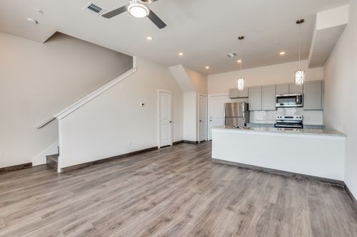 c-710 Benge Dr, Arlington, TX, 76013-2605 | Card Image