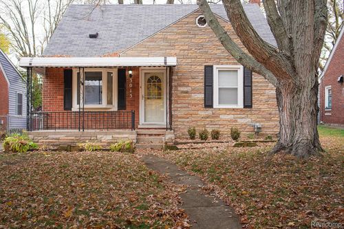 3015 N Vermont Ave, Royal Oak, MI, 48073-3576 | Card Image