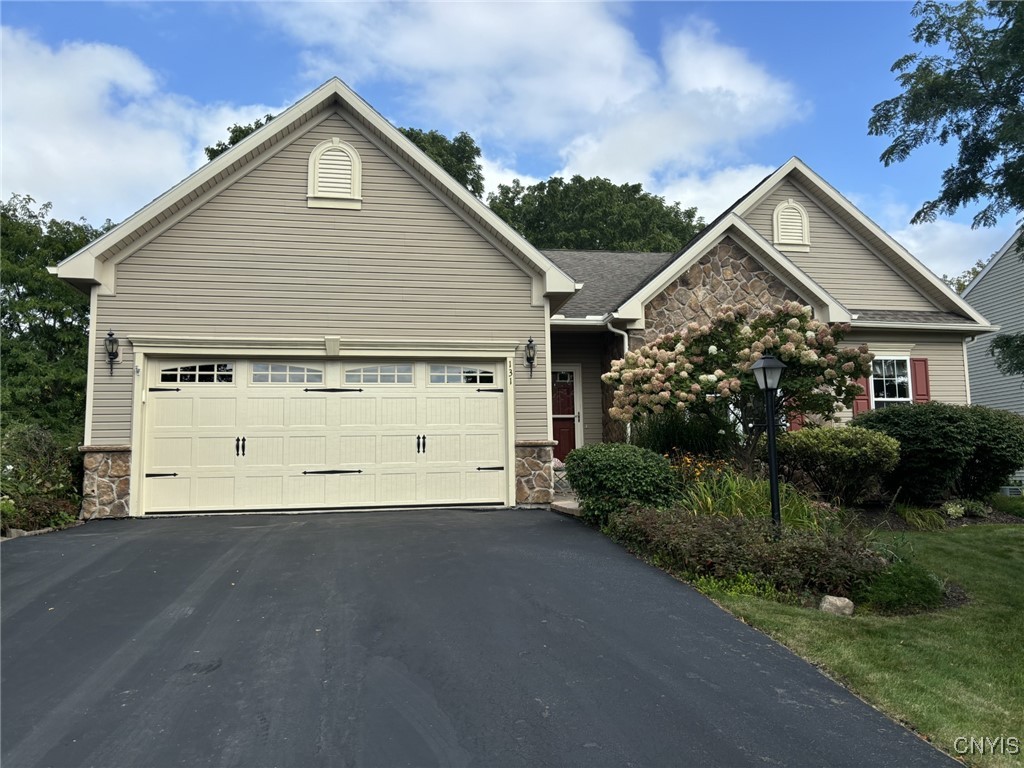 Shire Way, Camillus, NY 13031