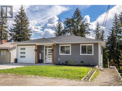 3300 16 Ave Ne, House other with 5 bedrooms, 3 bathrooms and 1 parking in Salmon Arm BC | Image 1