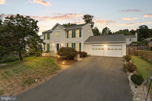 6488 Palisades Dr, CENTREVILLE, VA, 20121-3818 | Card Image