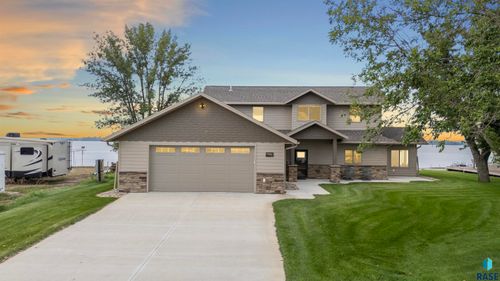 6578 Peninsula Ln, Wentworth, SD, 57075 | Card Image